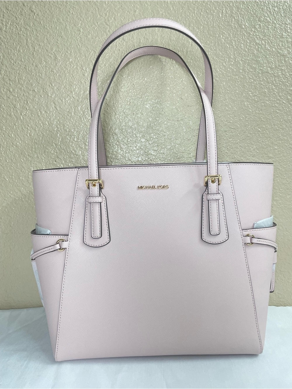NWT Michael Kors Voyager Large EW Leather Tote Bag
Powder Blush